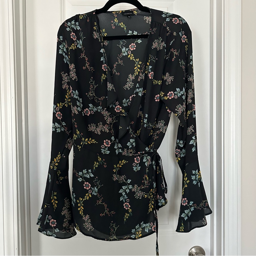 Long sleeve women’s top with bell sleeves wrap around